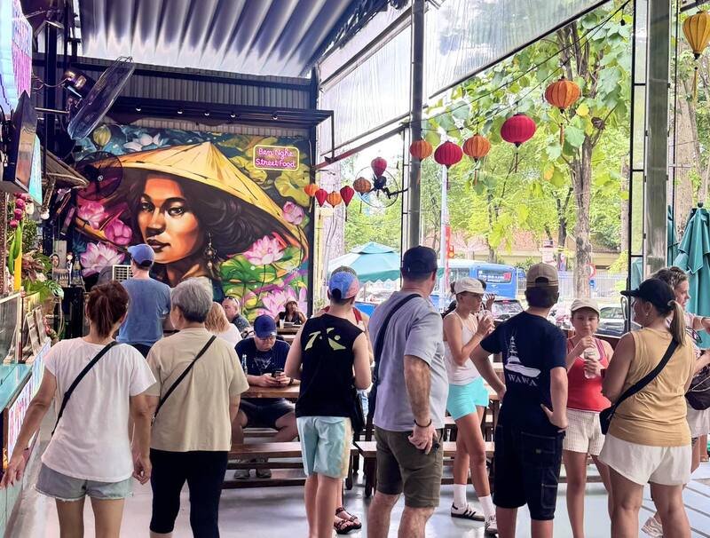Ben Nghe Street Food